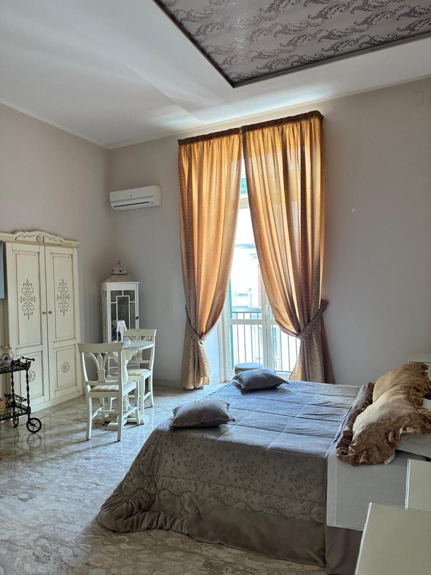 Gold94 Bed and Breakfast Napels Buitenkant foto