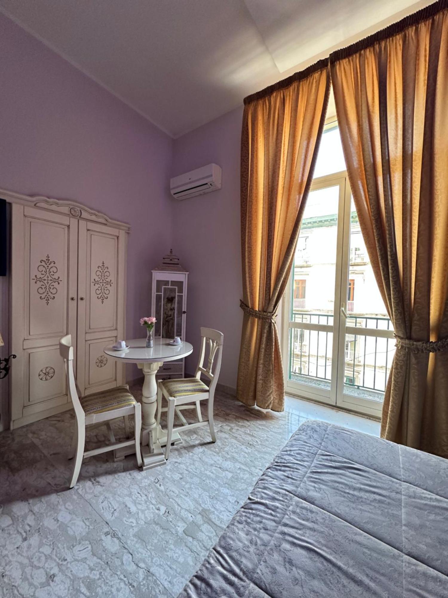 Gold94 Bed and Breakfast Napels Buitenkant foto
